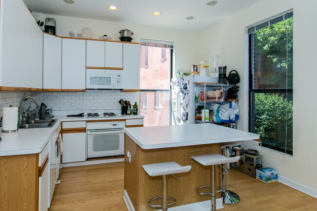 Building Photo - 506 W Arlington Plz