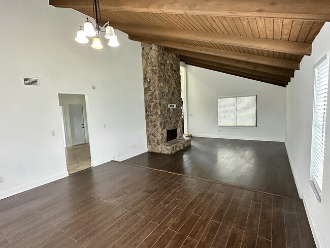 Building Photo - 1605 Old Cypress Trail