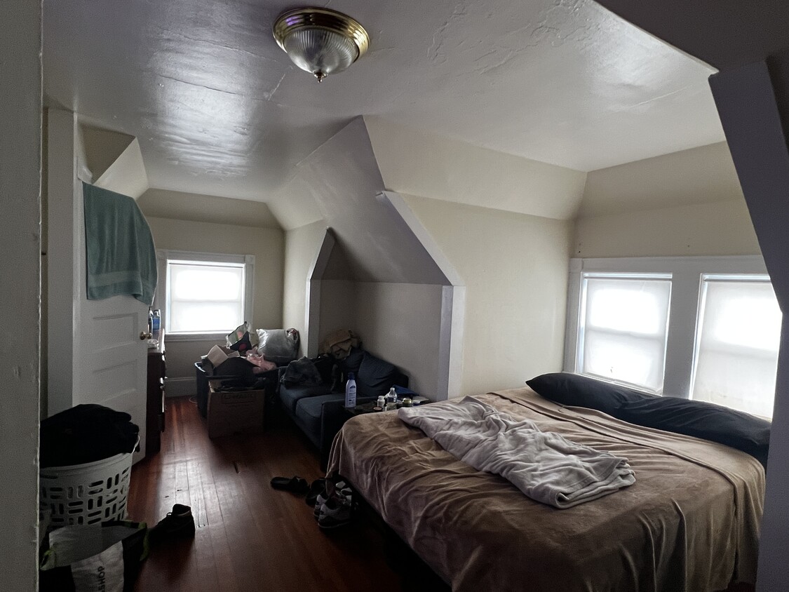 Primary Photo - 28 Trident Ave