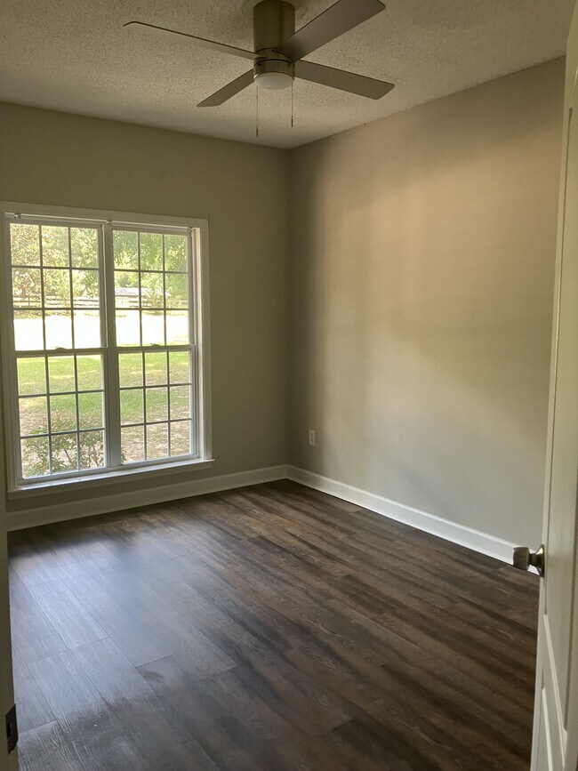 Foto del edificio - 318 Riverchase Dr