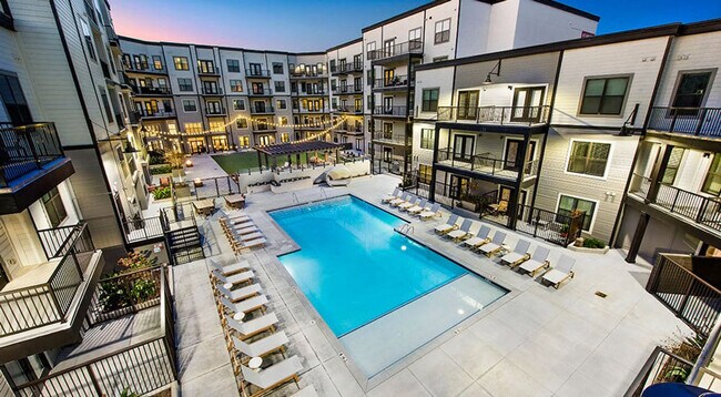 Foto del edificio - 455 Legends Pl