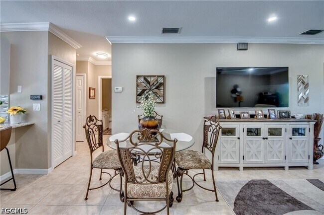 Building Photo - 5308 Chiquita Blvd S