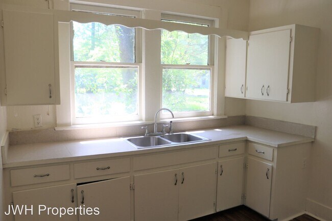 Building Photo - 4 br, 2 bath House - 6101 Southern Ave