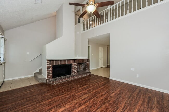 Building Photo - 657 Edgewood Dr