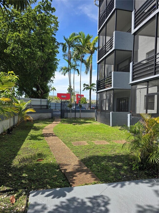 Foto del edificio - 13500 NE 3rd Ct