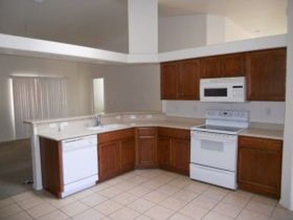 Building Photo - BEAUTIFUL HOME WITH 2 CAR GARAGE