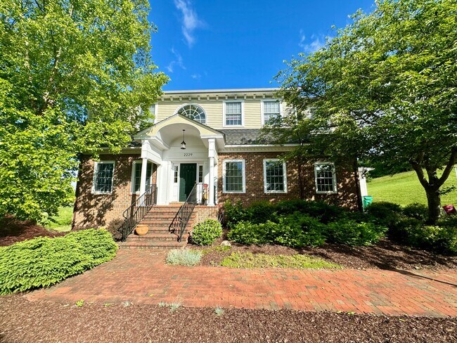 Building Photo - Wyatt Farms Home With Serene Views