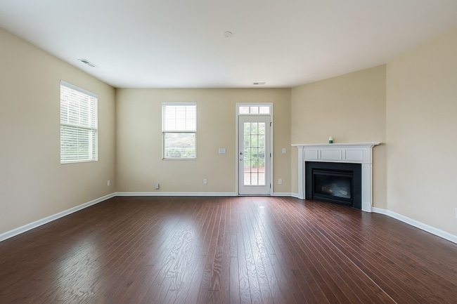 Building Photo - 711 Sidepark St
