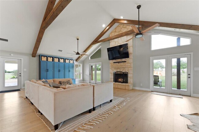 Foto del edificio - 294 Hidden Creek Dr