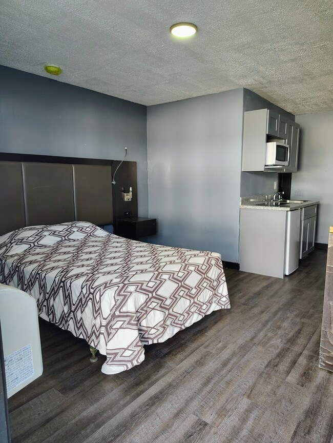 Photo - 711 Pasadena Fwy Apartment
