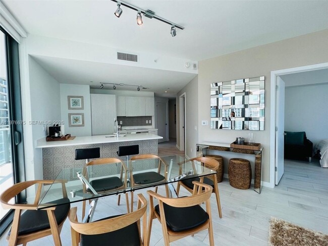 Foto del edificio - 501 NE 31st St