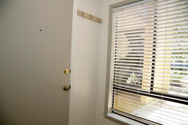 Foto del edificio - 300 Yacht Club Dr
