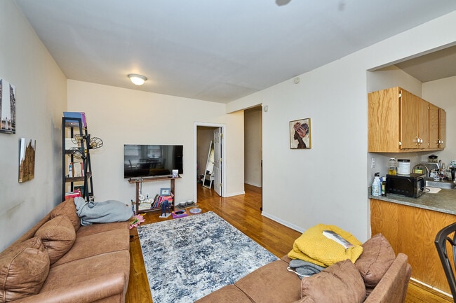 Building Photo - 5459 S Everett Ave