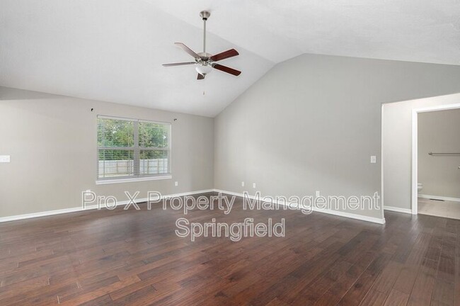 Building Photo - 1222 S Tanner Ave