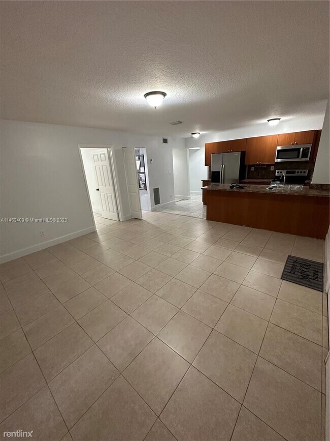 Foto del edificio - 3 br, 2 bath House - 14180 NW 22nd Ave Apt 1