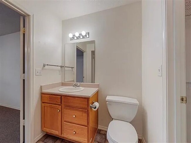 Building Photo - Perfect home