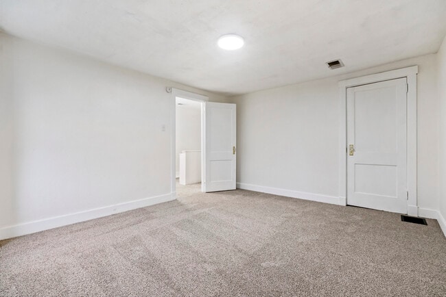 Building Photo - 2217 Hawthorne Ave