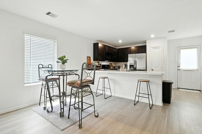 Building Photo - 379 Jewett Meadow Dr