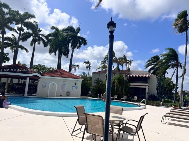 Building Photo - 20135 NE 3rd Ct