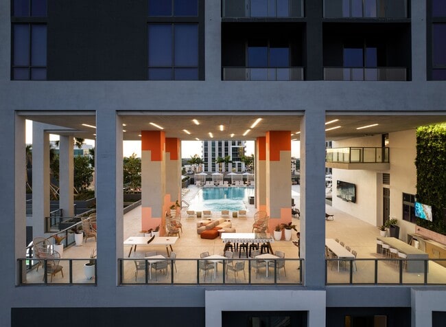 Find your new favorite spot in our expansive amenities deck - Cascade Link at Douglas