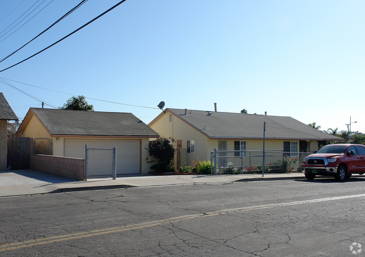 Building Photo - 880-882 Myrna Dr