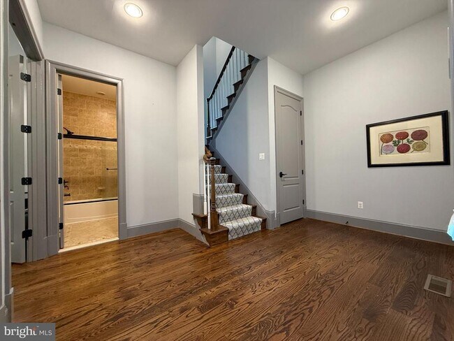 Foto del edificio - 8747 Brook Rd