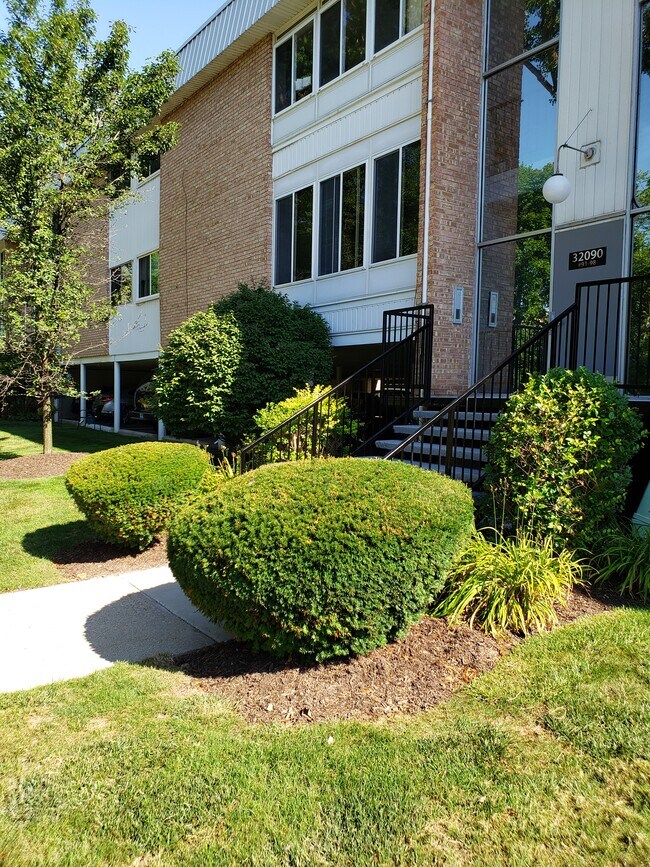 Foto del edificio - 32090 Grand River Ave