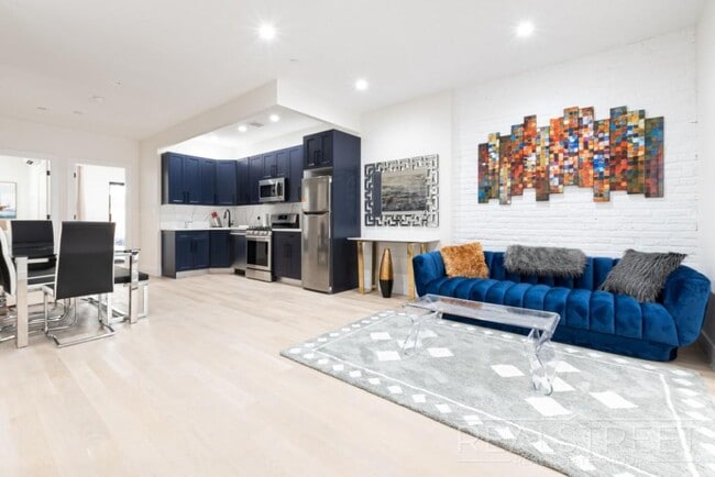 Foto del edificio - Stunning New 4 Bed Duplex w Massive Privat...