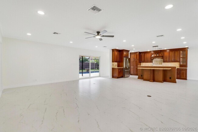 Foto del edificio - 100 SW 15th Ct