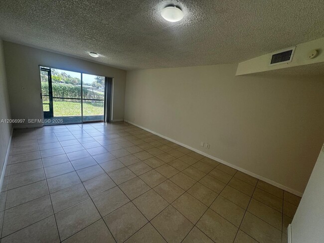 Building Photo - 8020 Fairview Dr