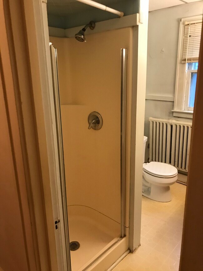 Bathroom - 1259 Glenwood Blvd