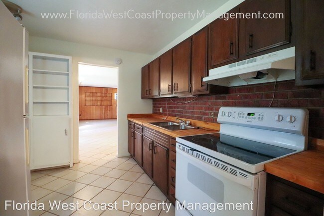Foto del edificio - 2 br, 1 bath House - 6321 McKown Rd