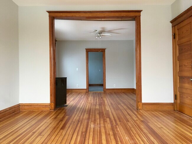 Foto del edificio - 1315 W School St