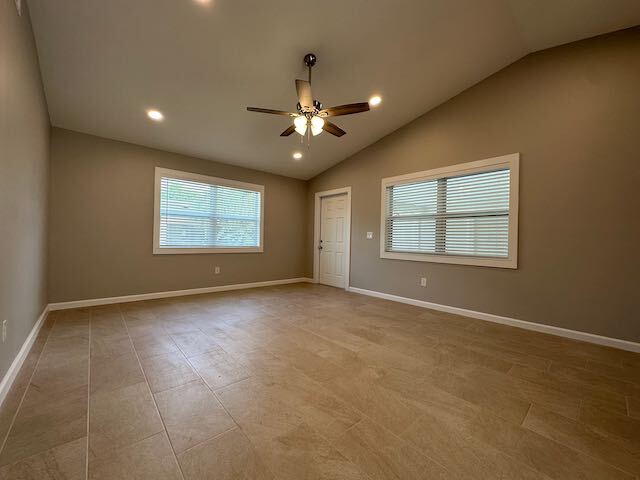 Foto del edificio - 3166 SE Garden St