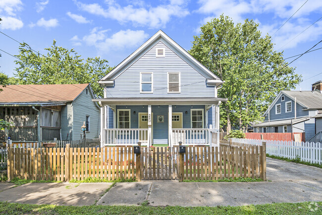 Building Photo - 243 Iswald St SE