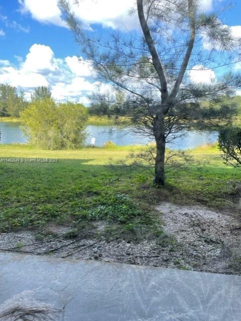 Foto del edificio - 1145 Golden Lakes Blvd