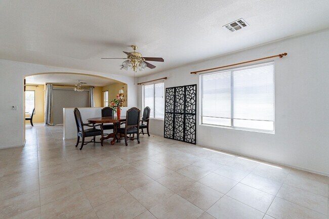 Building Photo - Modern Peoria Retreat: 3 Beds, Solar Panel...