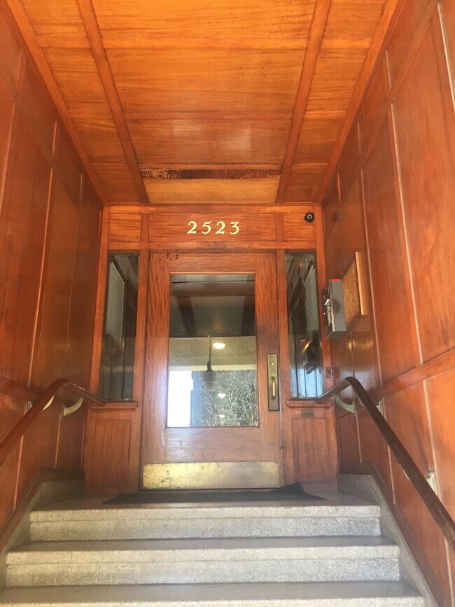 Foto del edificio - 2523 Ridge Rd