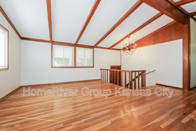 Building Photo - 1124 NE 52nd Pl