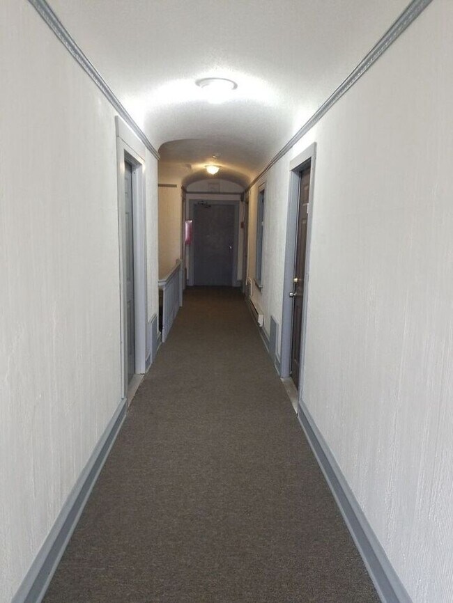 Foto del edificio - Newly Renovated 2 Bedroom Apartment