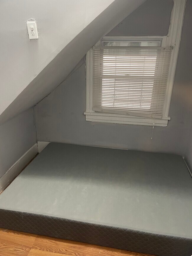 Building Photo - 1705 N Talman Ave