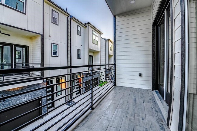 Foto del edificio - 1913 Hoskins Dr