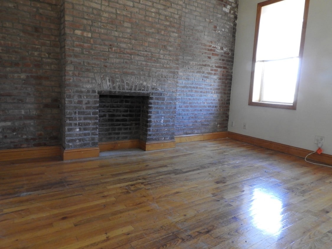 Primary Photo - 215 Franklin St