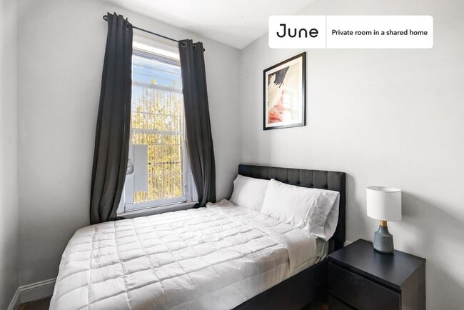 Building Photo - Private bedroom in 4 bed/1 bath Home
