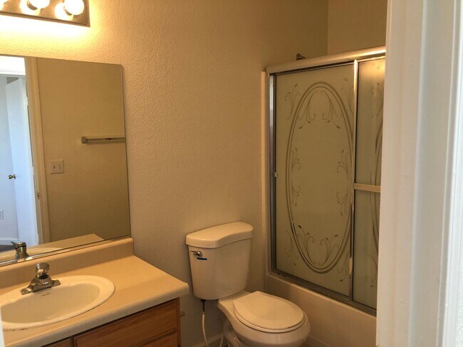 Foto del edificio - 2 BEDROOM / 2.5 BATHROOM TOWNHOUSE