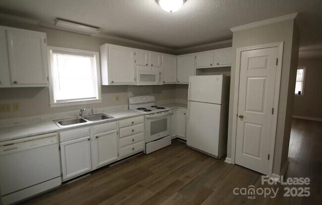 Foto del edificio - 92 Akron Ave