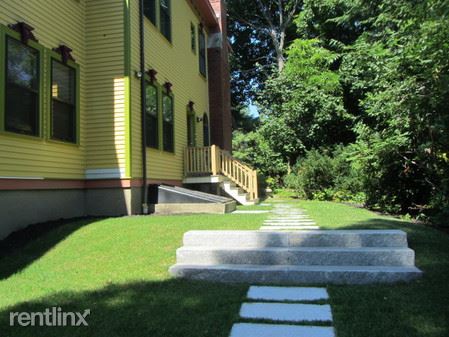 Building Photo - 929 Beacon St