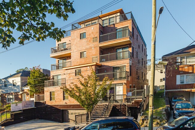 Building Photo - 8716 Avon St