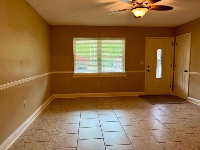 Building Photo - 106 Hickory Dr