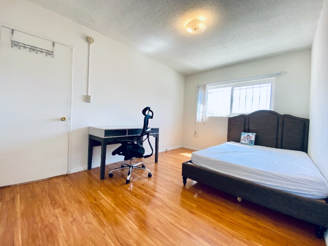 Photo - 11510 Ohio Ave (Los Angeles, CA) Apartment